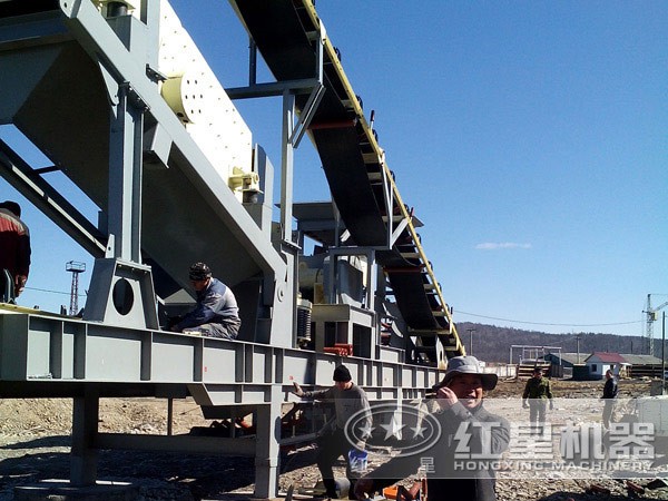 新型輪胎車載碎石機現(xiàn)場安裝圖