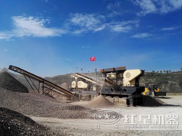 車載流動破石子機現場作業